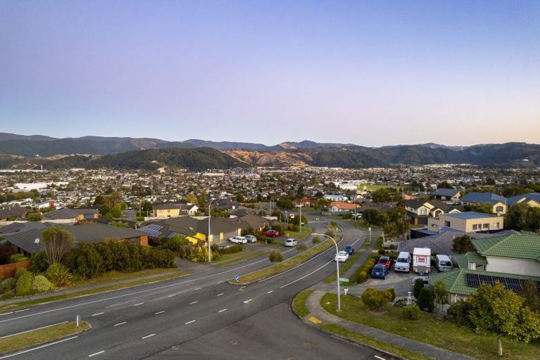 Photo of property in 2 Ormrod Grove, Riverstone Terraces, Upper Hutt, 5018