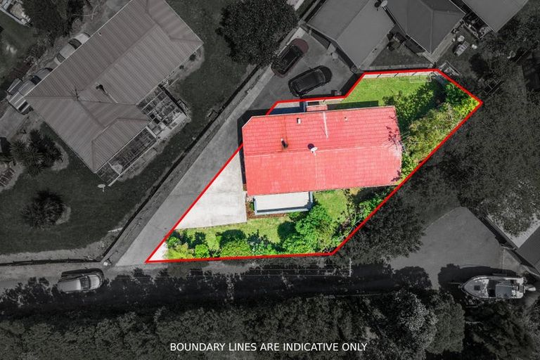 Photo of property in 12 Rossiter Avenue, Waiuku, 2123