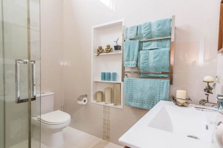 Photo of property in 215 Shaw Road, Titirangi, Auckland, 0604