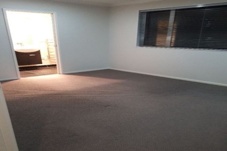 Photo of property in 9a Nimstedt Avenue, Oteha, Auckland, 0632