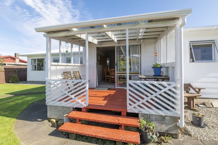 Photo of property in 12 Heather Street, Levin, 5510