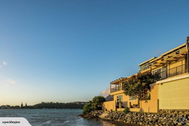 Photo of property in 18a Trevor Terrace, Paremata, Porirua, 5024