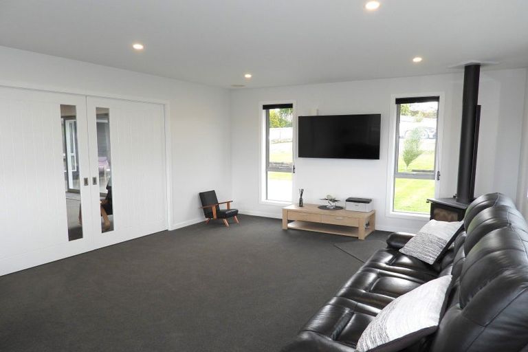 Photo of property in 17 Gordon Street, Weston, Oamaru, 9401