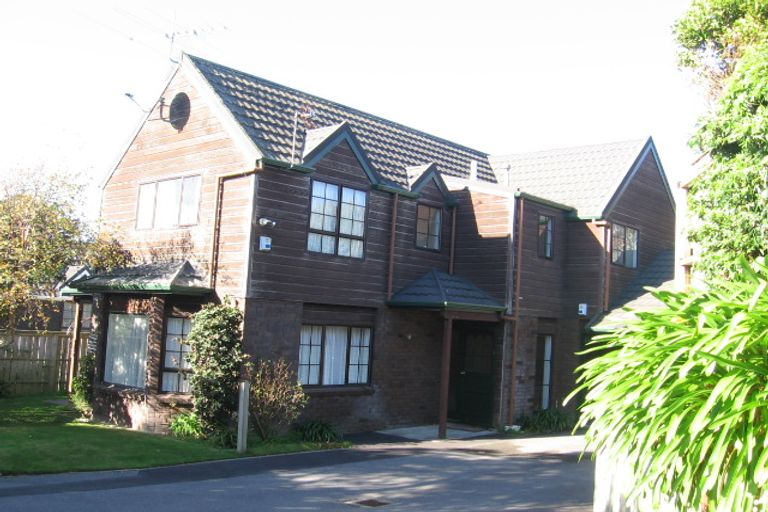 Photo of property in 6 Ellwood Place, Churton Park, Wellington, 6037