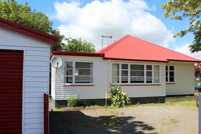 Photo of property in 3 Allardice Street, Dannevirke, 4930