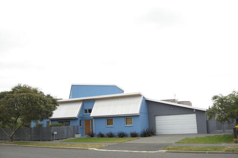 Photo of property in 56 Anglesea Avenue, Parklands, Christchurch, 8083
