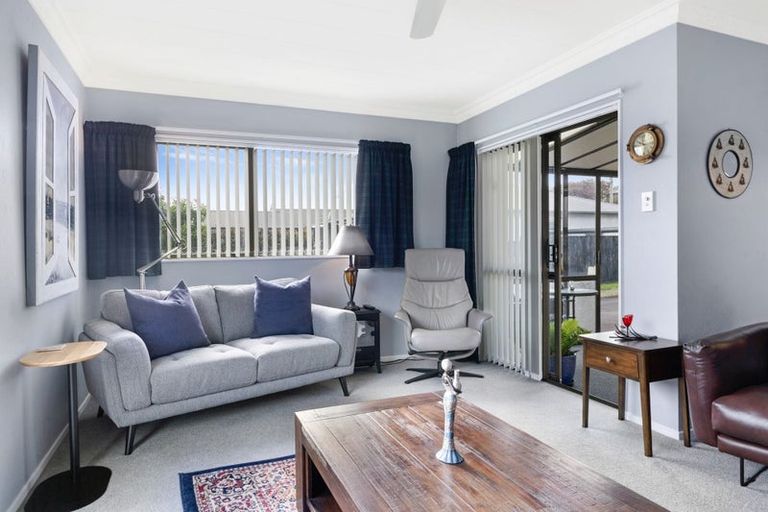 Photo of property in 2/14 Burns Street, Westown, New Plymouth, 4310