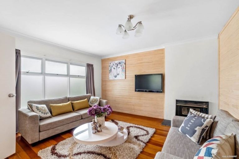 Photo of property in 1/523 Glenfield Road, Glenfield, Auckland, 0629