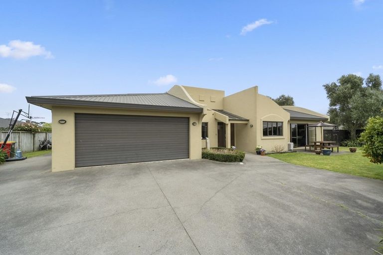 Photo of property in 144 Guildford Drive, Paraparaumu Beach, Paraparaumu, 5032