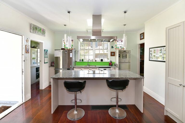 Photo of property in 13 Porter Crescent, Helensville, 0800