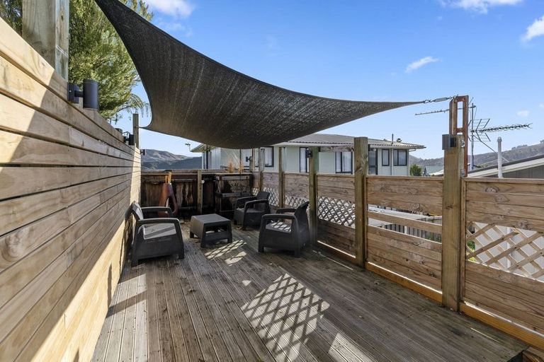 Photo of property in 2 Mcmanaway Grove, Stokes Valley, Lower Hutt, 5019