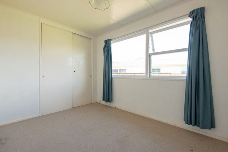 Photo of property in 28 Raglan Avenue, Cloverlea, Palmerston North, 4412