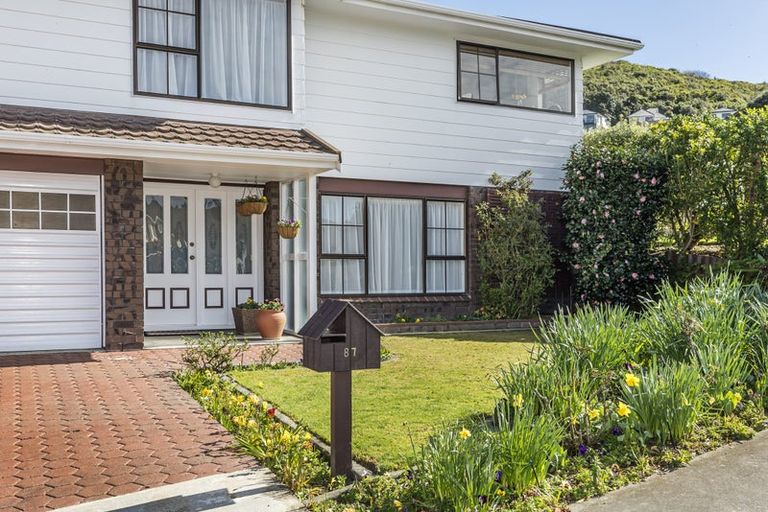 Photo of property in 87 Victory Crescent, Tawa, Wellington, 5028