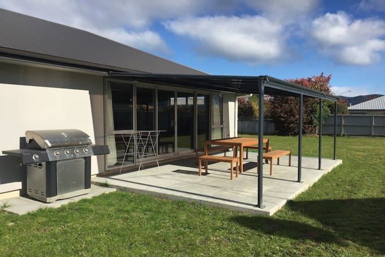 Photo of property in 28 Lawson Burrows Crescent, Te Anau, 9600