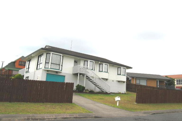Photo of property in 11 Altair Place, Windsor Park, Auckland, 0632