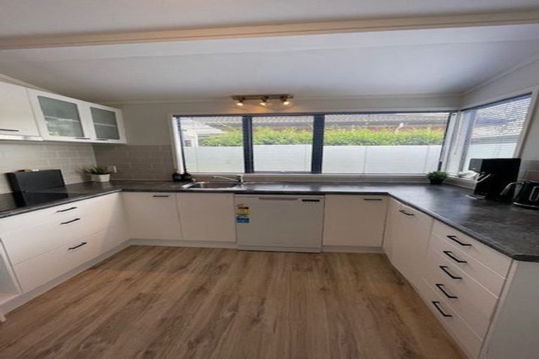 Photo of property in 12 Fresil Lane, Massey, Auckland, 0614