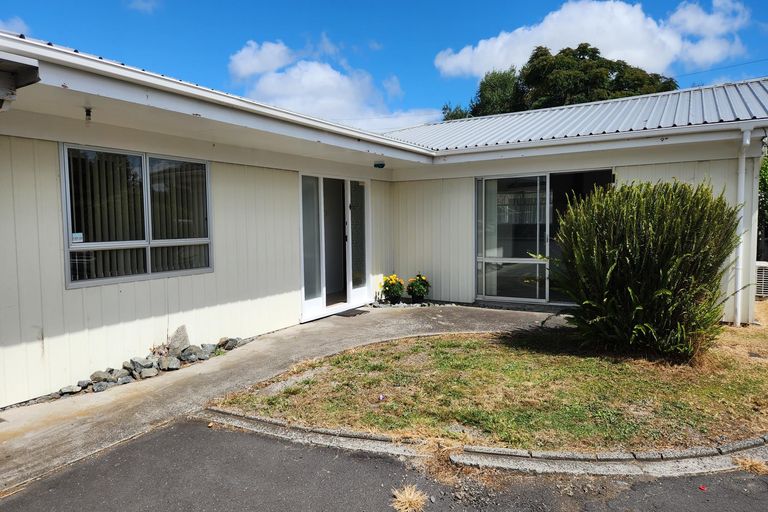 Photo of property in 2/162 Porchester Road, Papakura, 2110