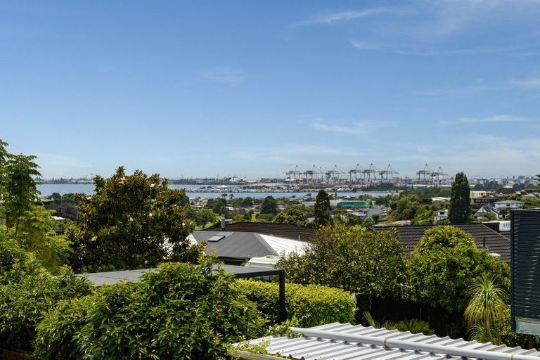 Photo of property in 34 Whitaker Street, Otumoetai, Tauranga, 3110