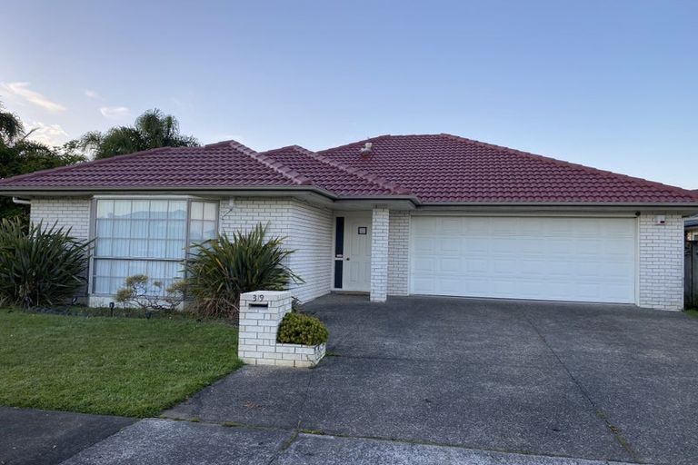 Photo of property in 39 Delmont Close, East Tamaki Heights, Auckland, 2016