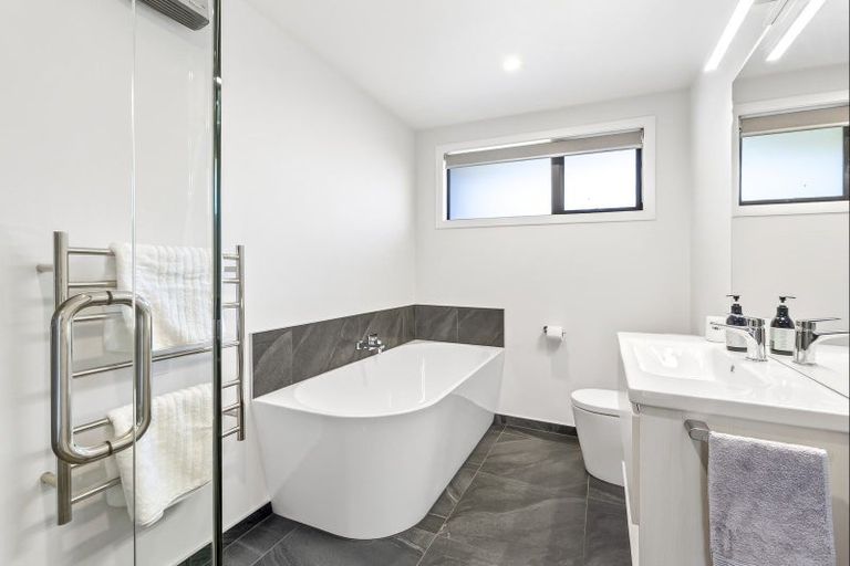 Photo of property in 19 Pounamu Avenue, Albert Town, Wanaka, 9305