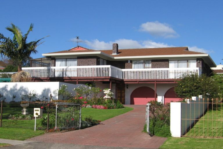 Photo of property in 11 Derrimore Heights, Clover Park, Auckland, 2019