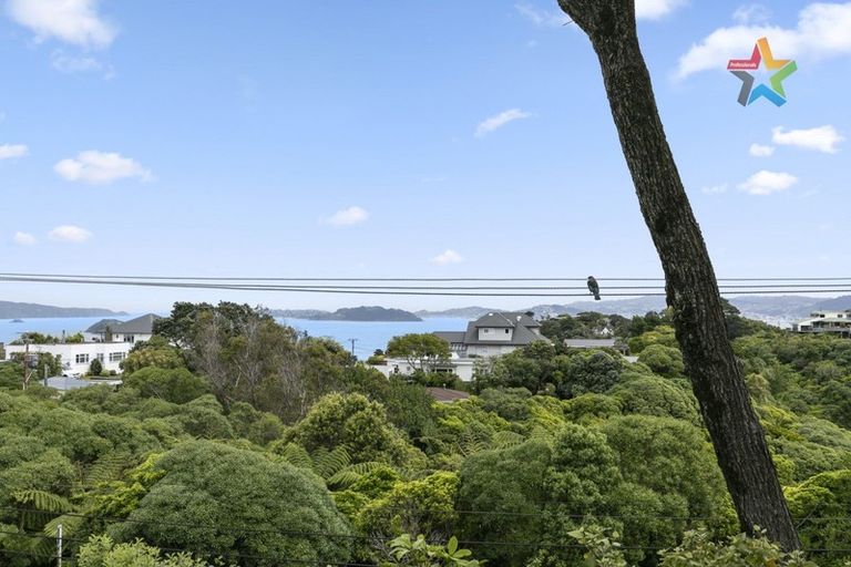 Photo of property in 8 Akatea Road, Korokoro, Lower Hutt, 5012