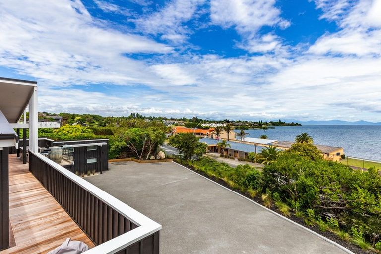 Photo of property in 224 Lake Terrace, Waipahihi, Taupo, 3330