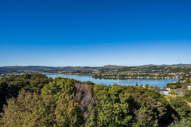 Photo of property in 71 Mana View Road, Paremata, Porirua, 5026