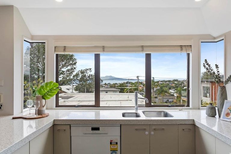 Photo of property in 2/4 Prospect Terrace, Milford, Auckland, 0620