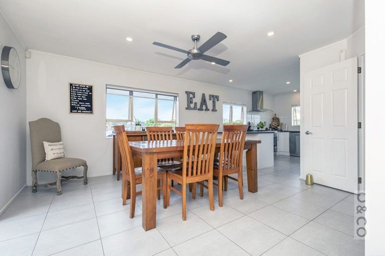Photo of property in 19 Merlot Heights, Huapai, Kumeu, 0810