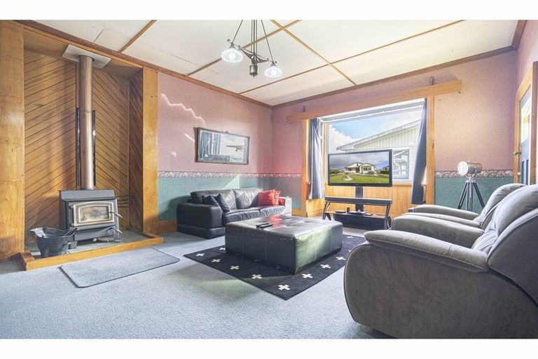 Photo of property in 70 Ferry Road, Edendale, 9825