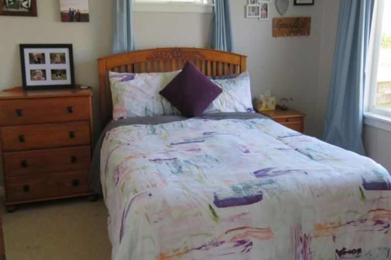 Photo of property in 15 Ferry Street, Foxton Beach, Foxton, 4815