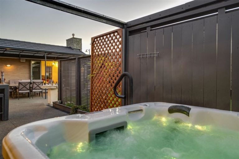 Photo of property in 31 Davaar Crescent, Broomfield, Christchurch, 8042