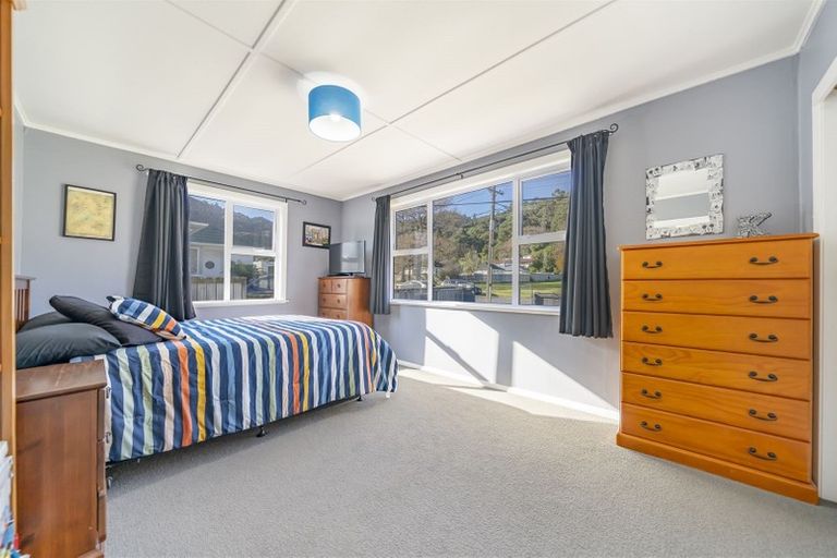 Photo of property in 27 Rimu Street, Naenae, Lower Hutt, 5011