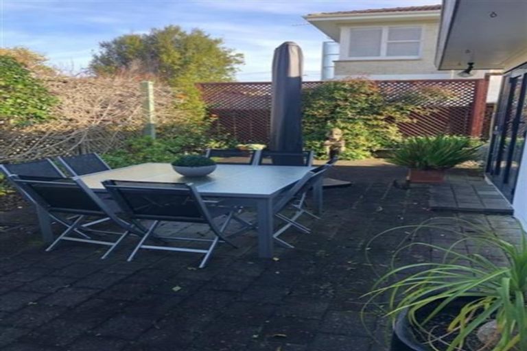 Photo of property in 3b Waitemata Road, Hauraki, Auckland, 0622