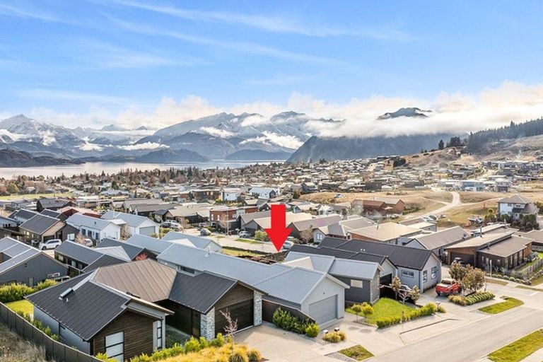 Photo of property in 8 The Heights Avenue, Wanaka, 9305