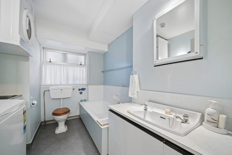 Photo of property in Jerningham Apartments, 20 Oriental Terrace, Oriental Bay, Wellington, 6011