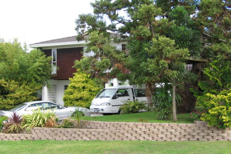 Photo of property in 28 Spence Road, Henderson, Auckland, 0612