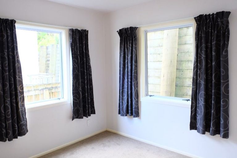 Photo of property in 26a Redwood Avenue, Tawa, Wellington, 5028