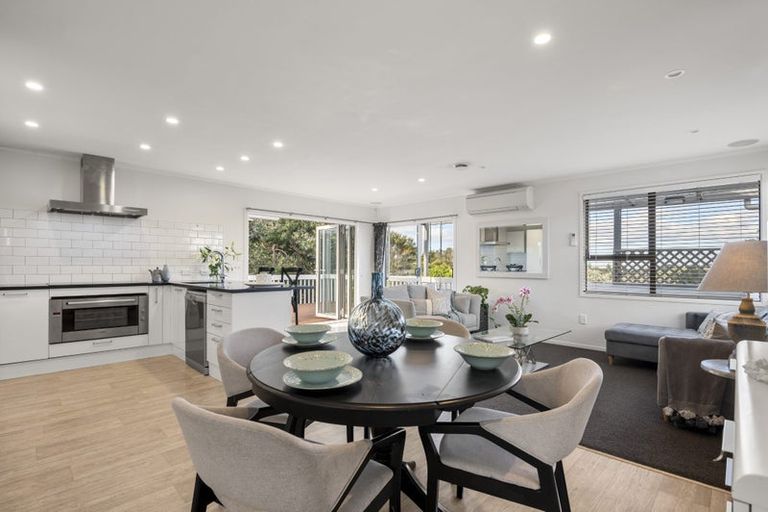 Photo of property in 15 Rosario Crescent, Red Beach, 0932