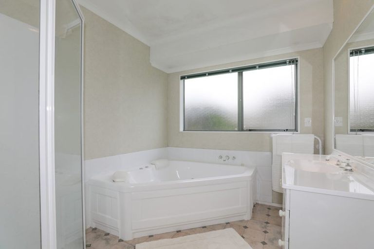 Photo of property in 44 Warwick Drive, Lynmore, Rotorua, 3010