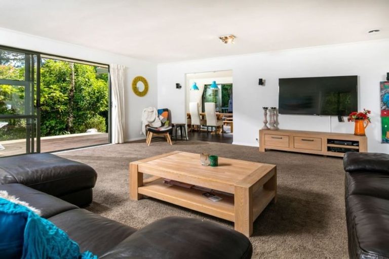 Photo of property in 29 Almond Grove, Greenhithe, Auckland, 0632