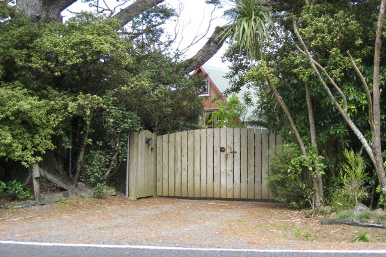 Photo of property in 219 Piha Road, Karekare, New Lynn, 0772