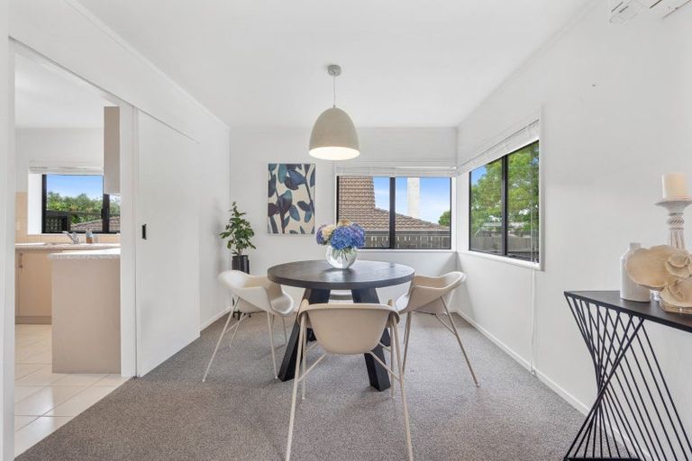 Photo of property in 2/98 Mirrabooka Avenue, Botany Downs, Auckland, 2010