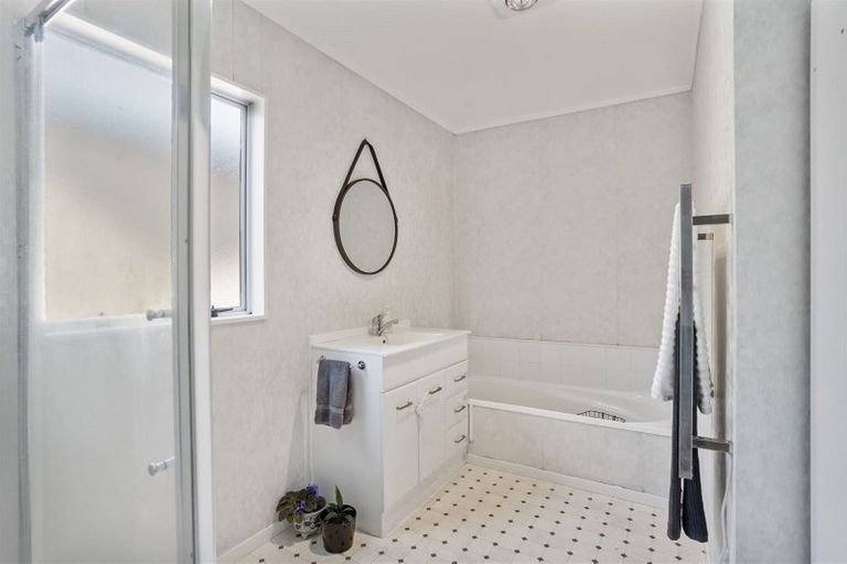 Photo of property in 1/11 Mercury Lane, Windsor Park, Auckland, 0632