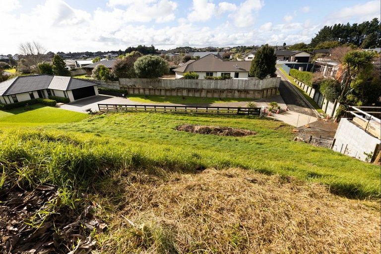 Photo of property in 7b Montrose Place, Highlands Park, New Plymouth, 4312