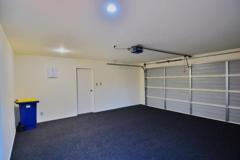 Photo of property in 16 Loughros Place, Pinehill, Auckland, 0632
