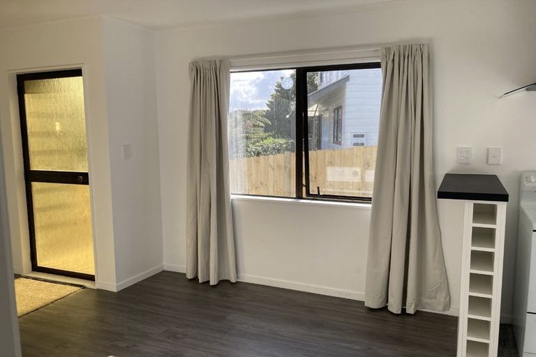 Photo of property in 11 Amerce Place, Highland Park, Auckland, 2010