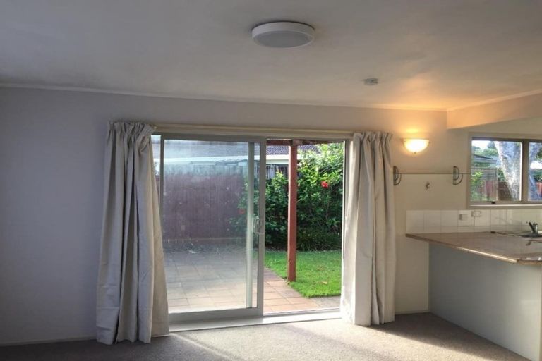 Photo of property in 2/32 Kindergarten Drive, Conifer Grove, Takanini, 2112