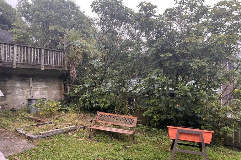 Photo of property in 142 The Ridgeway, Mornington, Wellington, 6021